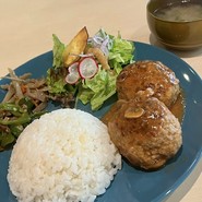 Cozy Cafe & Bar beyond