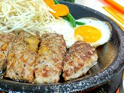 最後まで熱々！100%ビーフハンバーグ 目玉焼き付き