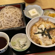 開花丼ともりそばのセット