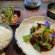 ランチ　日替り定食　〜豚肉のステーキ〜