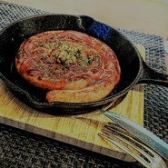 トルネードウインナーと湾岸サワー(赤ワインのソーダ割)