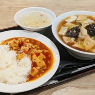 マーボー丼と五目あんかけラーメン。フードコート中華。