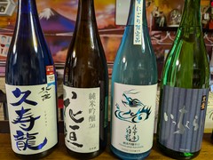 椅子のある立ち呑み　つるつるいっぱい