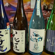 椅子のある立ち呑み　つるつるいっぱい