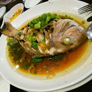 清蒸鮮魚（真鯛の姿蒸し）
