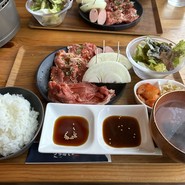 お手軽焼肉Cセット（ライス&スープ付） ¥1,980 【セット内容】淡路牛カルビ・淡路牛薄切りカルビ