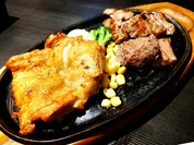 チキンステーキとカットステーキ。肉料理、ステーキ、鉄板焼き、洋食！