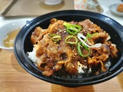 パワーランチ！牛カルビ丼。焼肉オンザライス。