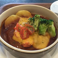 フレッシュトマトと煮込みチーズハンバーグ