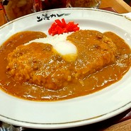 温泉玉子トッピングのカレーライス
