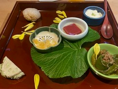 八:鯖寿司 蟹出汁巻き 丸十 紅芋紅葉·揚げ栗 イクラ醤油漬け?