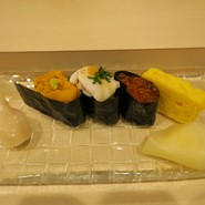 握り　カウンターで一貫ずつ提供してくれました