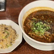 担々麺と半チャーハンセット1485円！