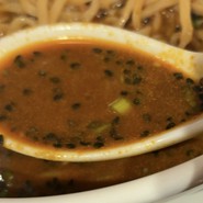 黒胡麻たっぷりの担々スープ！