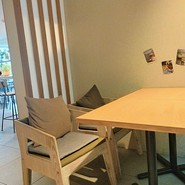 スッキリ清潔感のある店内