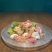 桃と生ハム、モッツァレラチーズ