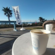 テラスでホットコーヒー。