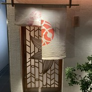 優しくて温かい趣の素敵な扉と暖簾