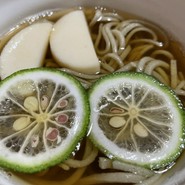 温かいすだち蕎麦