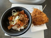 もつ煮込み丼、アジフライ
