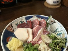 馬刺し盛合せ