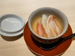 優しい味で、とても心地よいお寿司屋さんでした 今年8月オープンしたてのお店です。友達と二人で訪れまし