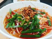 ニラともやしと挽肉のピリ辛スープ。台湾ラーメン