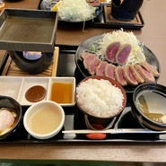 牛カツ定食　中