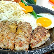 100%ビーフハンバーグ 目玉焼き付き