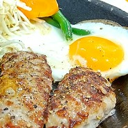 100%ビーフハンバーグ 目玉焼き付き