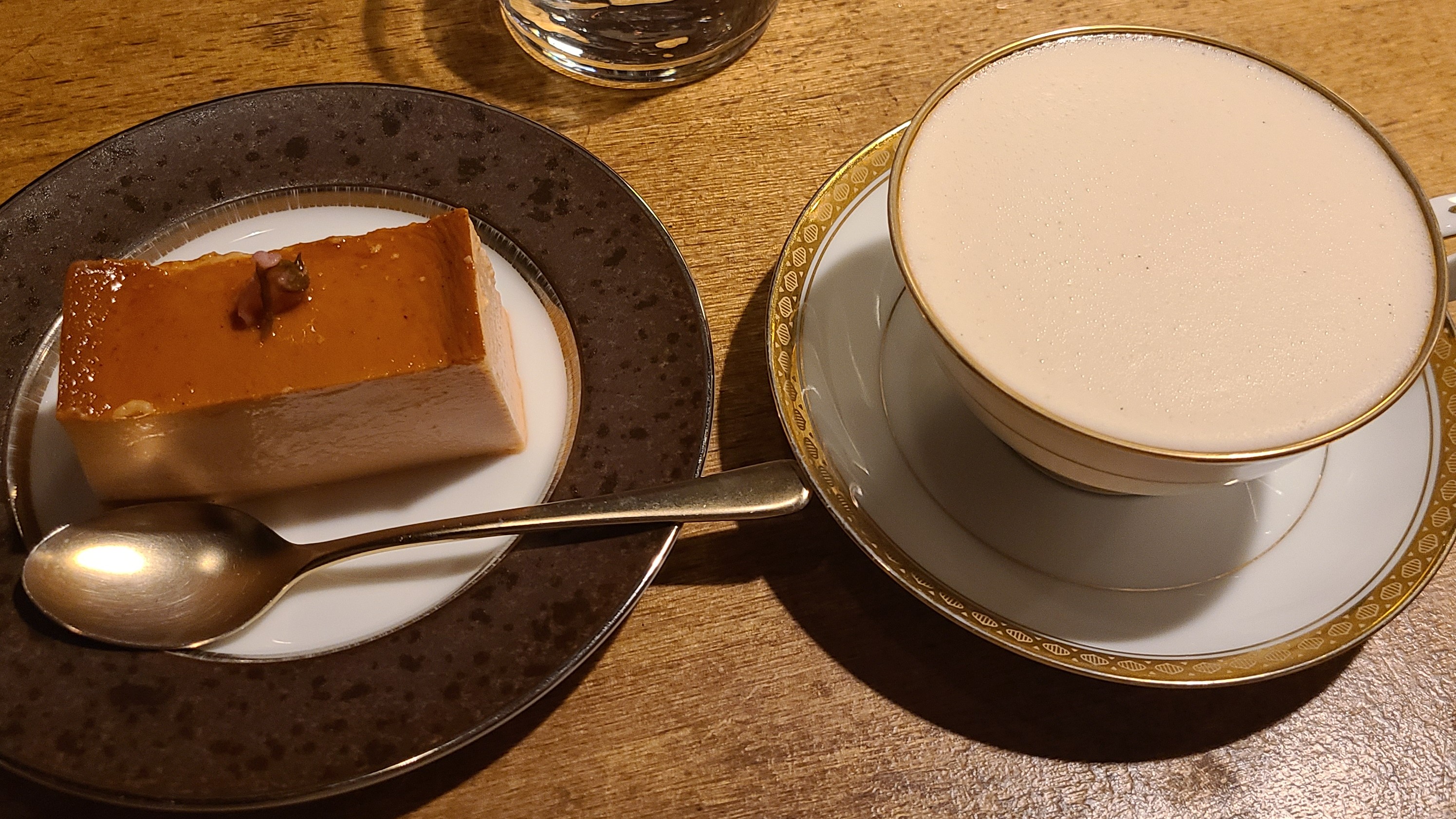 期間限定桜プリン　自家製チャイラテ