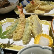 天麩羅（海老　イカ　スナップえんどう　オクラ　みょうが　蓮根　南瓜）