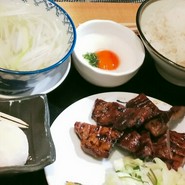 卵入りとろろ　牛タン定食