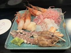 お刺身盛り合わせ　シャコ、カニ、白身、ホタテ、生タコ、ニシン、甘エビ、赤エビ
