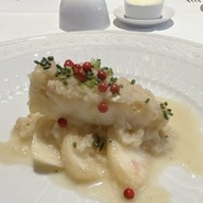 魚料理　（鯛　桃　大根）
