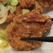 一口サイズの油淋鶏です！