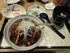 名古屋コーチン焼き鳥丼　温玉つけ