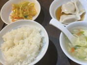 ランチの定食はメイン以外にこれだけいただけます！