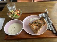 自家製ベーコンとほうれん草のキッシュ他