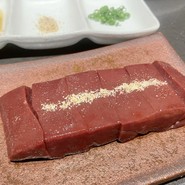 厚切り生レバーステーキ仕立て