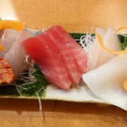 刺身盛り合わせ(１人前)