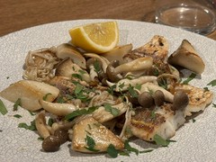 イトヨリと色々きのこのムニエル
