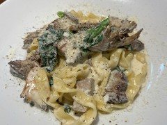 自家製ベーコンと法蓮草のクリームソース