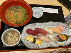 ランチ 8貫