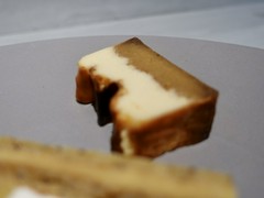 蜜芋バスクチーズケーキ