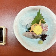 造里（お造り二種盛り　あしらい一式）