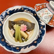 煮物（鰈煮付け　春野菜添え）