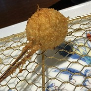 桜の葉と花びらを使ったクリームコロッケ