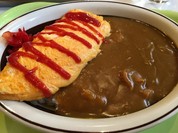 カレーにオムレツトッピング