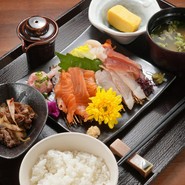 海を望む和モダン食堂 鎌倉幕風